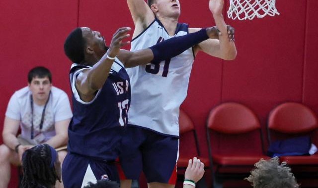 开云-晃过朱哥颜射浓眉！17岁准状元闪耀美国男篮训练营