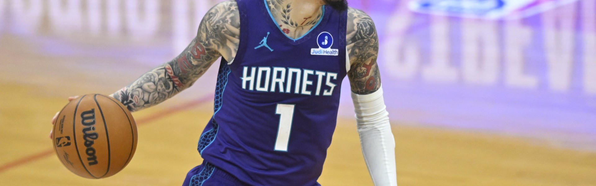 开云体育-二人转！拉梅洛·鲍尔连续抢断反击送抛传 米勒两次空接得手