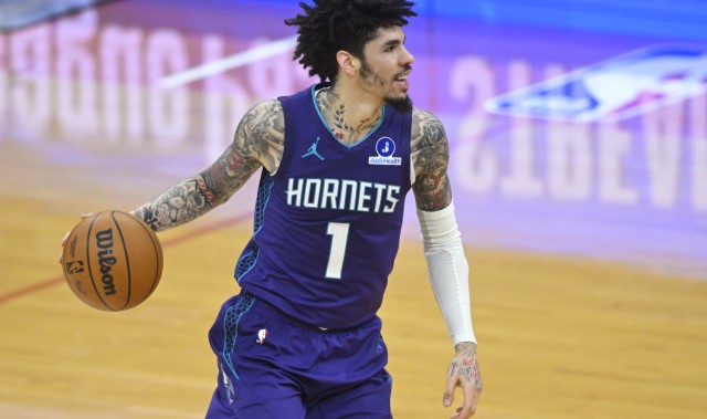 开云体育-二人转！拉梅洛·鲍尔连续抢断反击送抛传 米勒两次空接得手