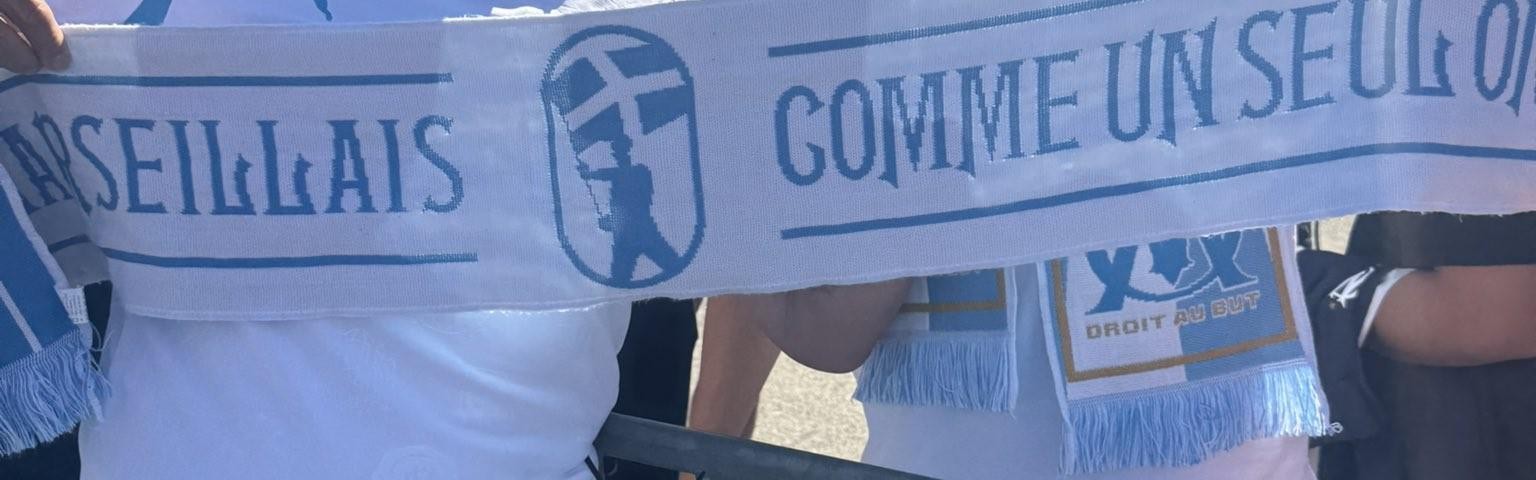 开云-法媒：帕瓦尔周三上午抵达马赛，并与本地球迷合影